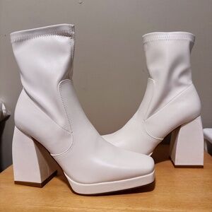 NWT Princess Polly Eastern Boots (White) Size 8